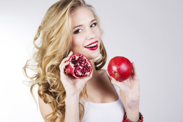 Woman Beauty Benefits of Pomegranate Juice